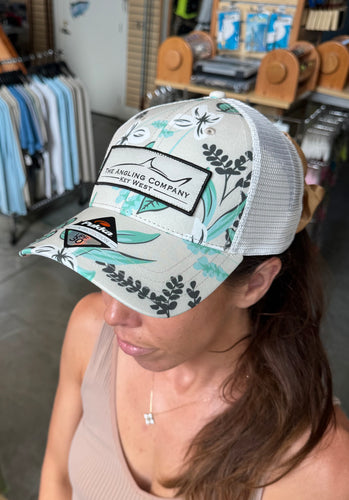 Pukka Adjustable Mid-Crown Trucker White / Stone Plumeria
