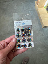 Load image into Gallery viewer, Fish skull Living Eyes